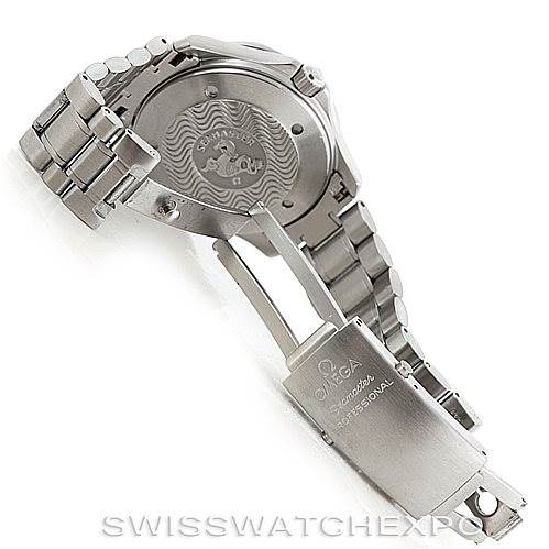 The image shows the back and clasp of an Omega Seamaster 2538.20.00 Men
s Stainless Steel White Dial 2538.20.00 Men
s Stainless Steel White Dial model watch.