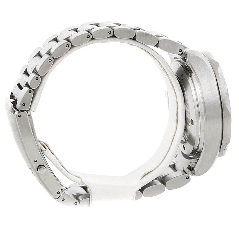 The image shows a side view of the Omega Seamaster 2595.30.00 Men
s Stainless Steel Silver Dial 2595.30.00 Men
s Stainless Steel Silver Dial, featuring its metal bracelet and watch case.