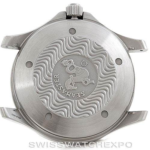 The image shows the back case of an Omega Seamaster 2538.20.00 Men
s Stainless Steel White Dial 2538.20.00 Men
s Stainless Steel White Dial watch, featuring its emblem and the wavy pattern design.