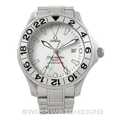 This image shows a frontal view of an Omega Seamaster 2538.20.00 Men
s Stainless Steel White Dial 2538.20.00 Men
s Stainless Steel White Dial GMT chronometer watch with a white dial and stainless steel bracelet.
