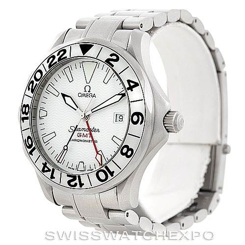 This image shows an angled view of the Omega Seamaster 2538.20.00 Men
s Stainless Steel White Dial 2538.20.00 Men
s Stainless Steel White Dial GMT watch, highlighting its face, bezel, case, bracelet, and crown.