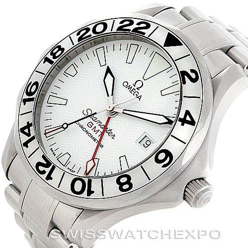 The image shows an angled view of an Omega Seamaster 2538.20.00 Men
s Stainless Steel White Dial 2538.20.00 Men
s Stainless Steel White Dial watch, highlighting the face, bezel, crown, and part of the bracelet.