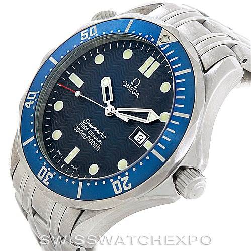 This image shows an angled view of the Omega Seamaster 2541.80.00 Men
s Stainless Steel Blue Dial 2541.80.00 Men
s Stainless Steel Blue Dial watch, highlighting its face, bezel, and part of the bracelet.