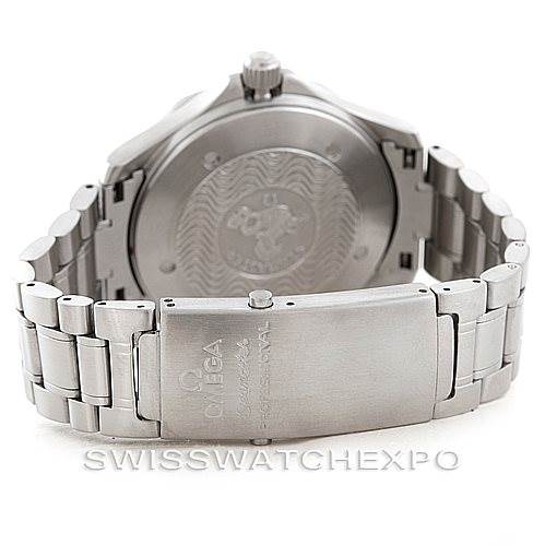 The image shows the back case and clasp of an Omega Seamaster 2538.20.00 Men
s Stainless Steel White Dial 2538.20.00 Men
s Stainless Steel White Dial watch, including the stainless steel bracelet.