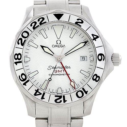 This image shows a front view of an Omega Seamaster 2538.20.00 Men
s Stainless Steel White Dial 2538.20.00 Men
s Stainless Steel White Dial GMT watch, highlighting the face, bezel, and bracelet.