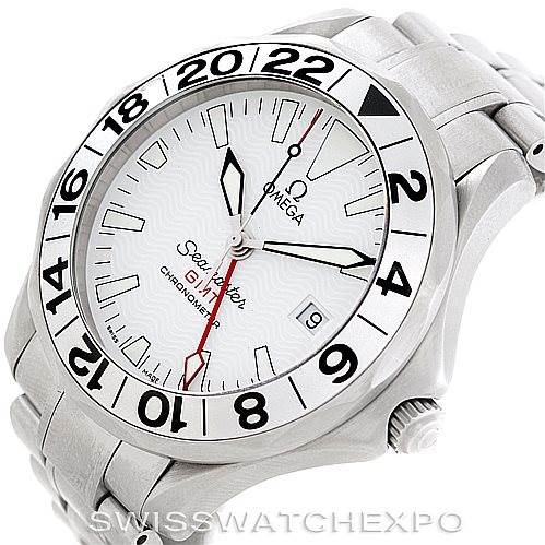 This image shows an angled view of an Omega Seamaster 2538.20.00 Men
s Stainless Steel White Dial 2538.20.00 Men
s Stainless Steel White Dial watch, highlighting its white dial, bezel, and stainless steel bracelet.