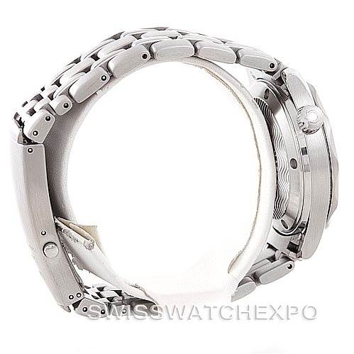 This image shows the side profile of an Omega Seamaster 2561.80.00 Men
s Stainless Steel Blue Dial 2561.80.00 Men
s Stainless Steel Blue Dial watch, highlighting the stainless steel bracelet and the crown.