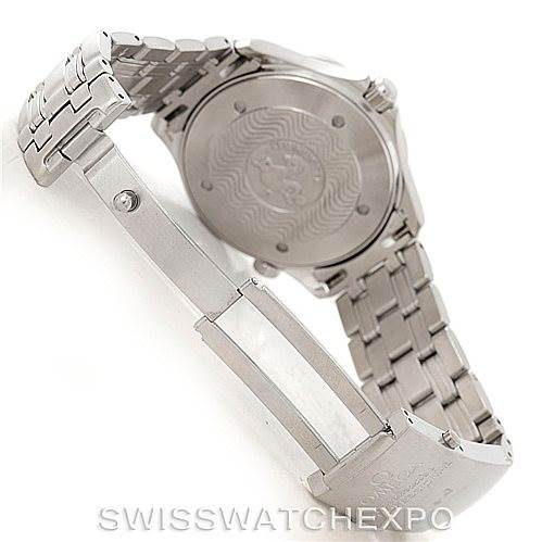 This image shows the clasp and case back of an Omega Seamaster 2541.80.00 Men
s Stainless Steel Blue Dial 2541.80.00 Men
s Stainless Steel Blue Dial watch at an angle displaying its bracelet and deployment clasp.