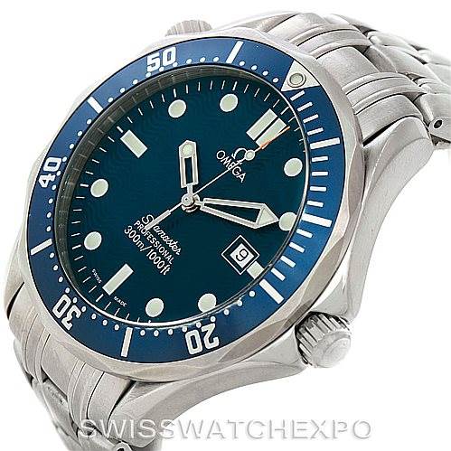 The image shows a side-angle view of the Omega Seamaster 2541.80.00 Men
s Stainless Steel Blue Dial 2541.80.00 Men
s Stainless Steel Blue Dial watch, highlighting its face, bezel, crown, and part of its metal bracelet.