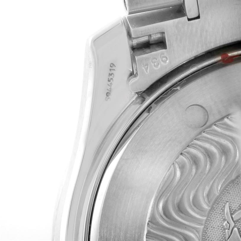 The image shows the backside of an Omega Seamaster 2595.30.00 Men
s Stainless Steel Silver Dial 2595.30.00 Men
s Stainless Steel Silver Dial watch, focusing on the metal case and clasp.