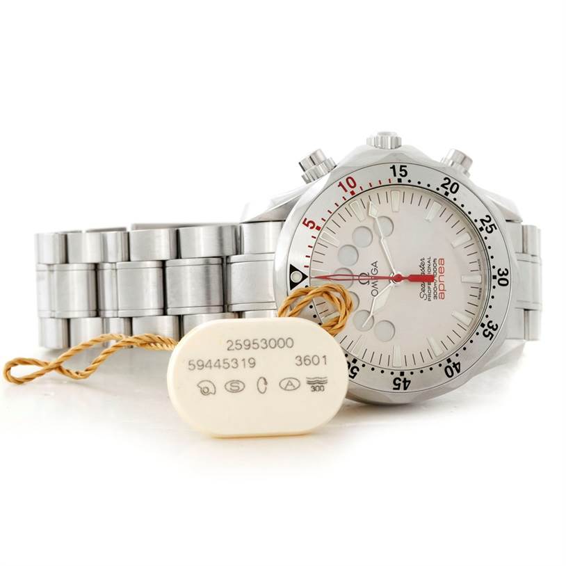 The photo shows an Omega Seamaster 2595.30.00 Men
s Stainless Steel Silver Dial 2595.30.00 Men
s Stainless Steel Silver Dial watch from a front angle, highlighting the dial, bezel, bracelet, and attached tag.