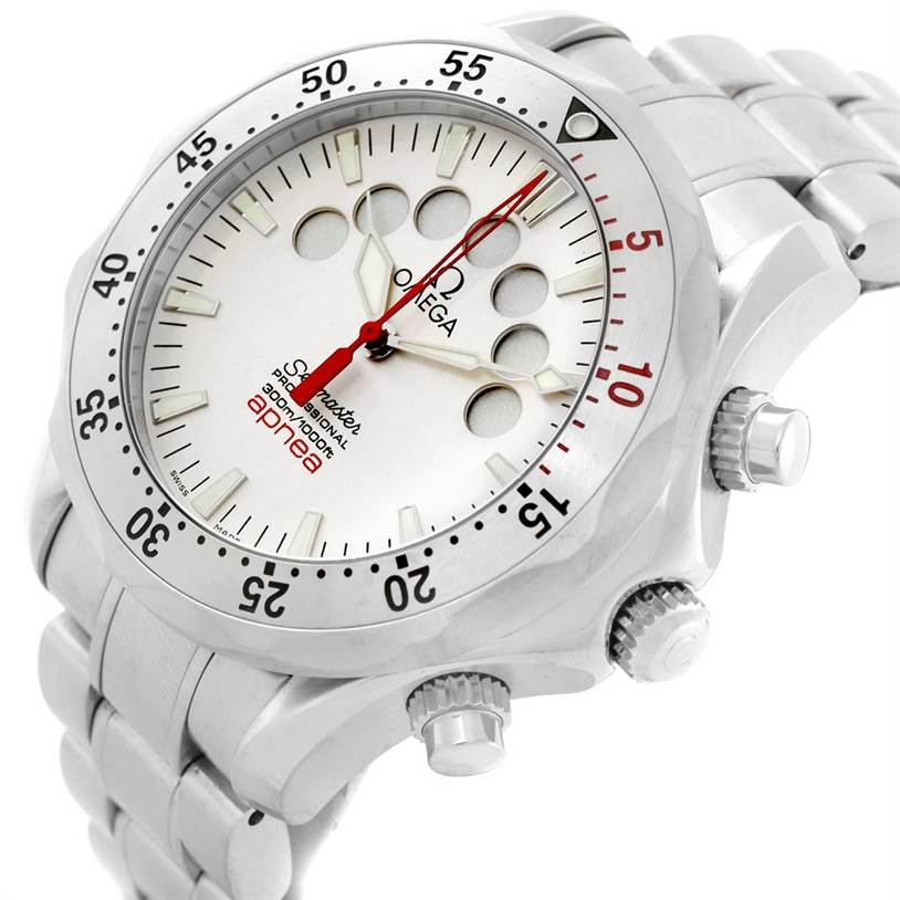 The image shows a close-up angle of an Omega Seamaster 2595.30.00 Men
s Stainless Steel Silver Dial 2595.30.00 Men
s Stainless Steel Silver Dial Apnea watch, highlighting the face, bezel, crown, and stainless steel bracelet.