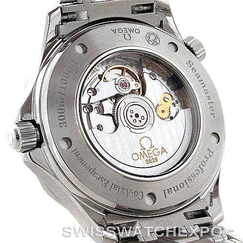 The image shows the case back of an Omega Seamaster 2535.80.00 Men
s Stainless Steel Blue Dial 2535.80.00 Men
s Stainless Steel Blue Dial model, revealing its mechanical movement and inscription details.