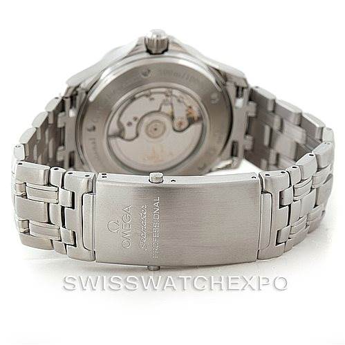 The image shows the back view of the Omega Seamaster 2535.80.00 Men
s Stainless Steel Blue Dial 2535.80.00 Men
s Stainless Steel Blue Dial watch, highlighting the bracelet and clasp details.