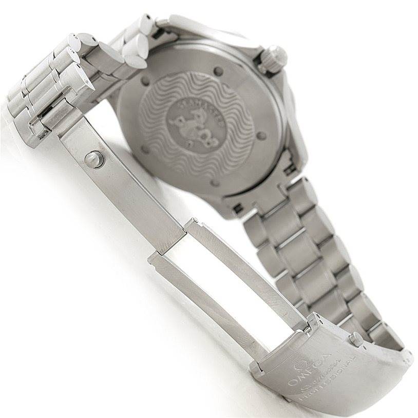 This image shows the back case and partially open clasp of an Omega Seamaster 2538.20.00 Men
s Stainless Steel White Dial 2538.20.00 Men
s Stainless Steel White Dial watch, highlighting its metal bracelet and case back design.