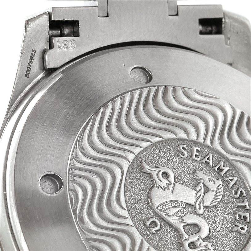 The image shows the case back of the Omega Seamaster 2538.20.00 Men
s Stainless Steel White Dial 2538.20.00 Men
s Stainless Steel White Dial watch, featuring an engraved wave pattern and seahorse symbol.