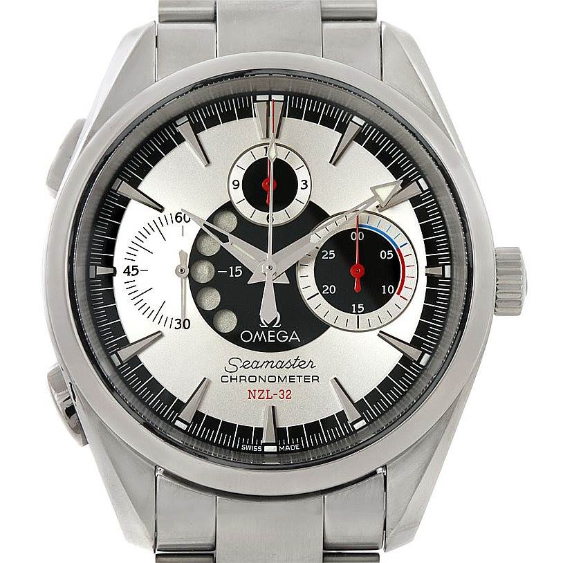 This is a frontal view of the Omega Seamaster 2513.30.00 Men
s Stainless Steel Silver Dial 2513.30.00 Men
s Stainless Steel Silver Dial watch, showing the dial, bezel, and part of the bracelet.