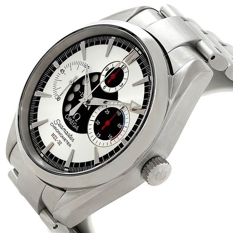 The image shows the Omega Seamaster 2513.30.00 Men
s Stainless Steel Silver Dial 2513.30.00 Men
s Stainless Steel Silver Dial
s face, side crown, and part of the metal bracelet at a slight angle.