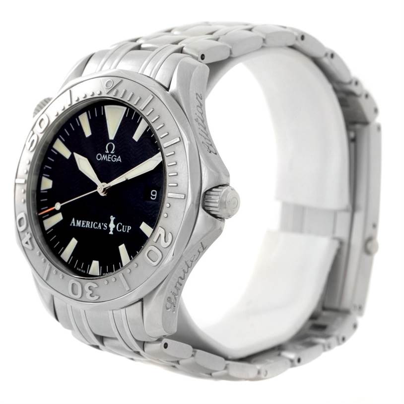 This image shows an angled view of an Omega Seamaster 2533.50.00 Men
s Stainless Steel Black Dial 2533.50.00 Men
s Stainless Steel Black Dial watch, highlighting its face, bezel, crown, and bracelet.