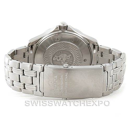 The image shows the back view of an Omega Seamaster 2531.80.00 Men
s Stainless Steel Blue Dial 2531.80.00 Men
s Stainless Steel Blue Dial watch, highlighting its bracelet, clasp, and case back.