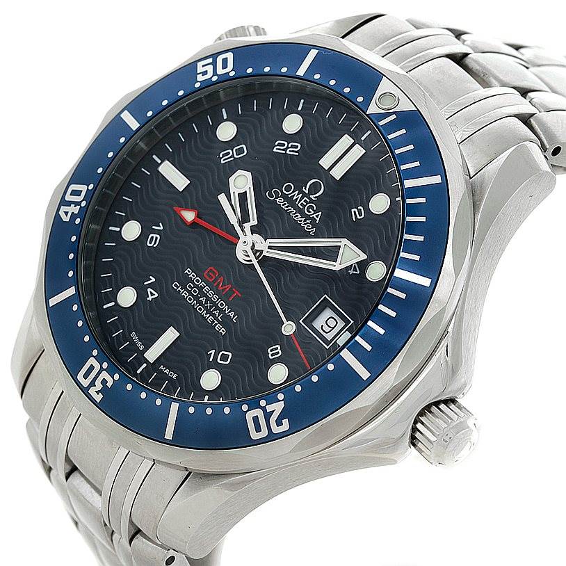 The image shows a side-angle view of an Omega Seamaster 2535.80.00 Men
s Stainless Steel Blue Dial 2535.80.00 Men
s Stainless Steel Blue Dial watch, highlighting the dial, bezel, crown, and bracelet.