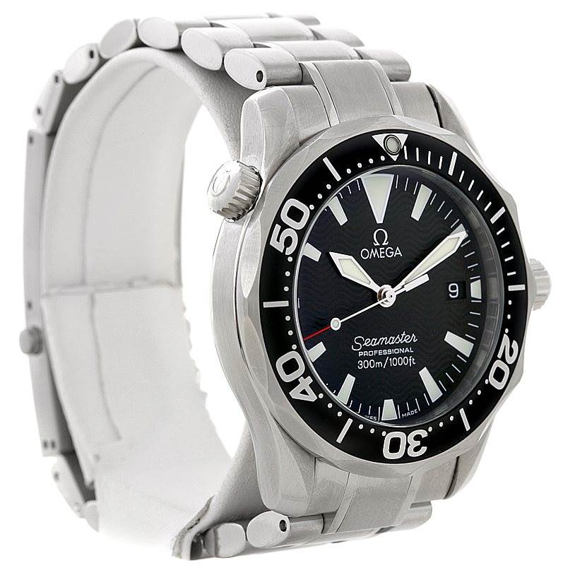 The image shows the Omega Seamaster 2262.50.00 Men
s Stainless Steel Black Dial 2262.50.00 Men
s Stainless Steel Black Dial model from a slightly tilted side angle, highlighting the face, bezel, crown, and bracelet.