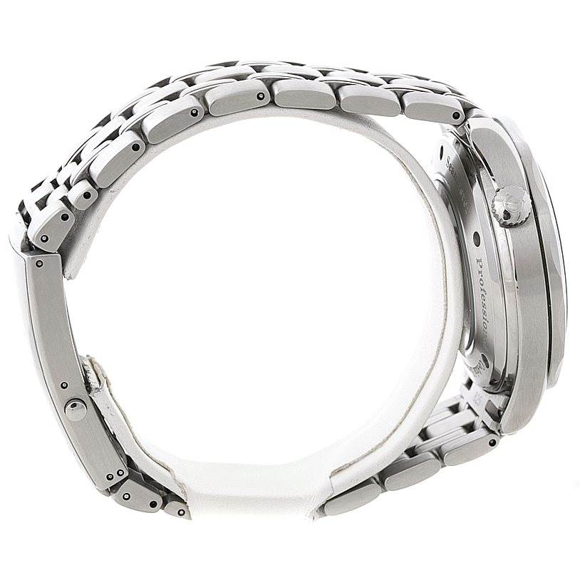 The image shows a side view of the Omega Seamaster 2535.80.00 Men
s Stainless Steel Blue Dial 2535.80.00 Men
s Stainless Steel Blue Dial watch, highlighting the bracelet, crown, and casing.