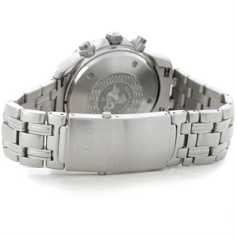 The image shows the back and clasp of an Omega Seamaster 2599.80.00 Men
s Stainless Steel Blue Dial 2599.80.00 Men
s Stainless Steel Blue Dial watch, highlighting its bracelet and case back.