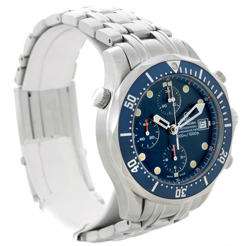 This image shows a side-angle view of an Omega Seamaster 2599.80.00 Men
s Stainless Steel Blue Dial 2599.80.00 Men
s Stainless Steel Blue Dial watch, highlighting its face, bezel, bracelet, and crown.