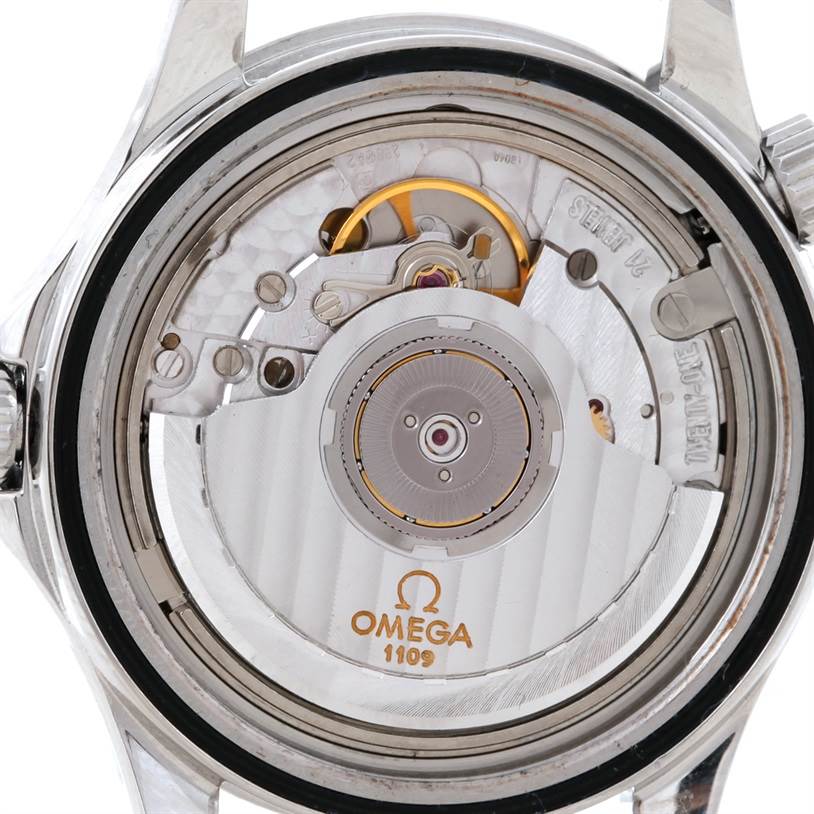 This is a close-up view of the movement and inner workings of the Omega Seamaster 2552.80.00 Men
s Stainless Steel Blue Dial 2552.80.00 Men
s Stainless Steel Blue Dial watch.