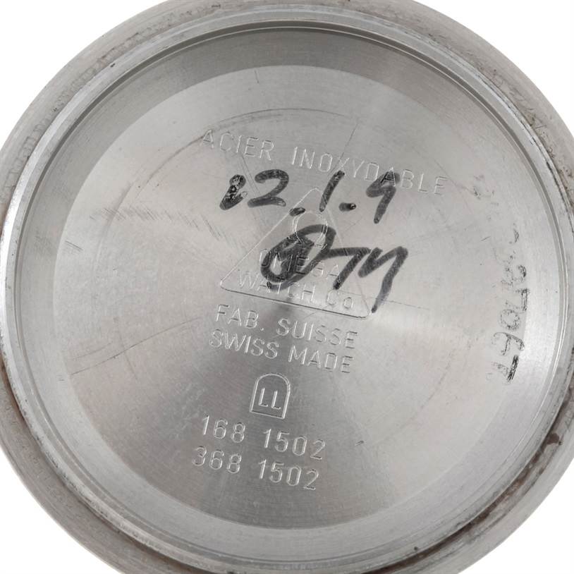 The image shows the inner back case cover of the Omega Seamaster 2552.80.00 Men
s Stainless Steel Blue Dial 2552.80.00 Men
s Stainless Steel Blue Dial watch with inscribed model and manufacturer details.