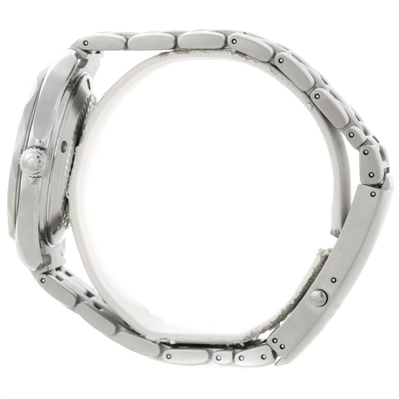 This image shows a side view of the Omega Seamaster 2552.80.00 Men
s Stainless Steel Blue Dial 2552.80.00 Men
s Stainless Steel Blue Dial watch, highlighting the crown and stainless steel bracelet.