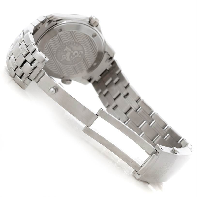 The image shows the back case and bracelet of an Omega Seamaster 2552.80.00 Men
s Stainless Steel Blue Dial 2552.80.00 Men
s Stainless Steel Blue Dial watch, including the opened clasp.