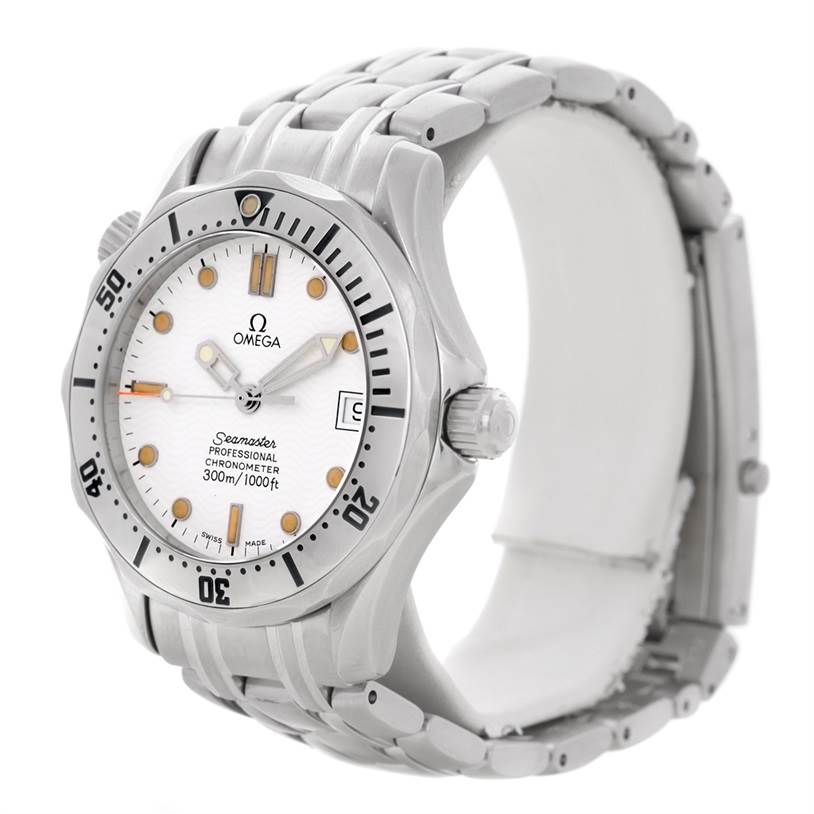 The Omega Seamaster 2552.20.00 Men
s Stainless Steel White Dial 2552.20.00 Men
s Stainless Steel White Dial watch is shown in a three-quarter angle, displaying the dial, bezel, case, crown, and bracelet.