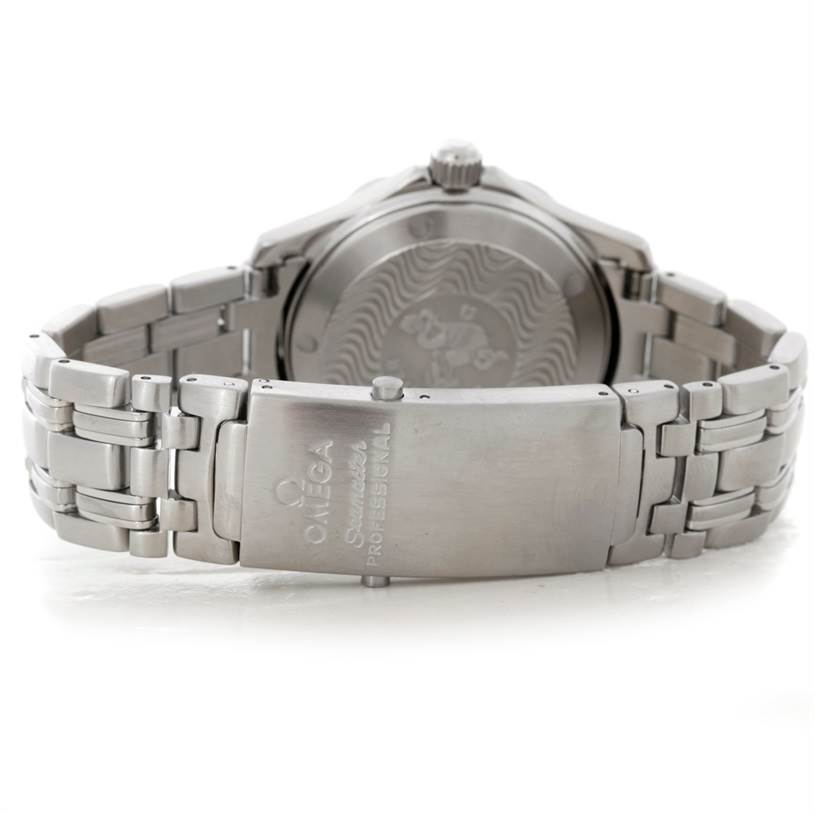 The image shows the back and clasp of an Omega Seamaster 2552.20.00 Men
s Stainless Steel White Dial 2552.20.00 Men
s Stainless Steel White Dial watch, highlighting the stainless steel bracelet and engraved case back.