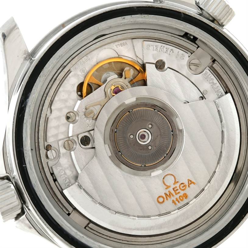 This image shows the inner mechanical movement of the Omega Seamaster 2552.80.00 Men
s Stainless Steel Blue Dial 2552.80.00 Men
s Stainless Steel Blue Dial watch from a rear angle.