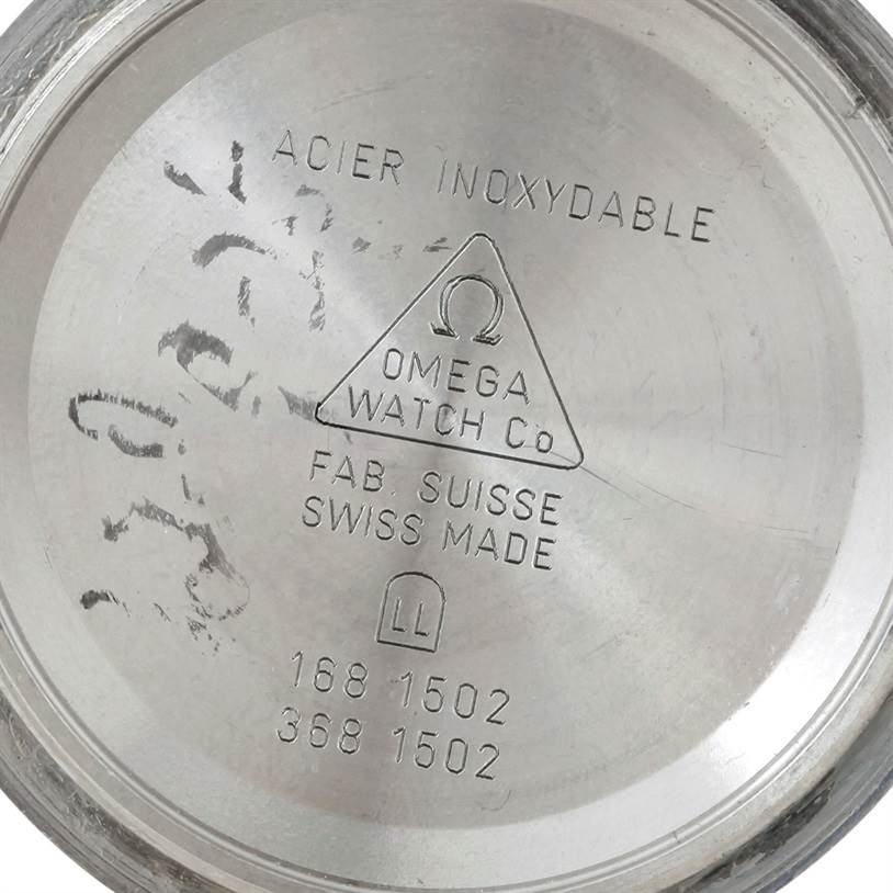 The image shows the interior case back of an Omega Seamaster 2552.80.00 Men
s Stainless Steel Blue Dial 2552.80.00 Men
s Stainless Steel Blue Dial watch, inscribed with brand and model details.