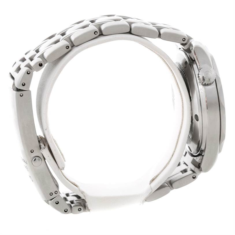 The image shows a side view of the Omega Seamaster 2552.80.00 Men
s Stainless Steel Blue Dial 2552.80.00 Men
s Stainless Steel Blue Dial watch, highlighting the stainless steel bracelet and case.