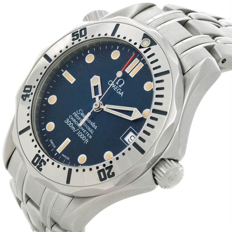 This image shows the Omega Seamaster 2552.80.00 Men
s Stainless Steel Blue Dial 2552.80.00 Men
s Stainless Steel Blue Dial watch at a slight angle, highlighting its face, bezel, crown, and part of the metal bracelet.