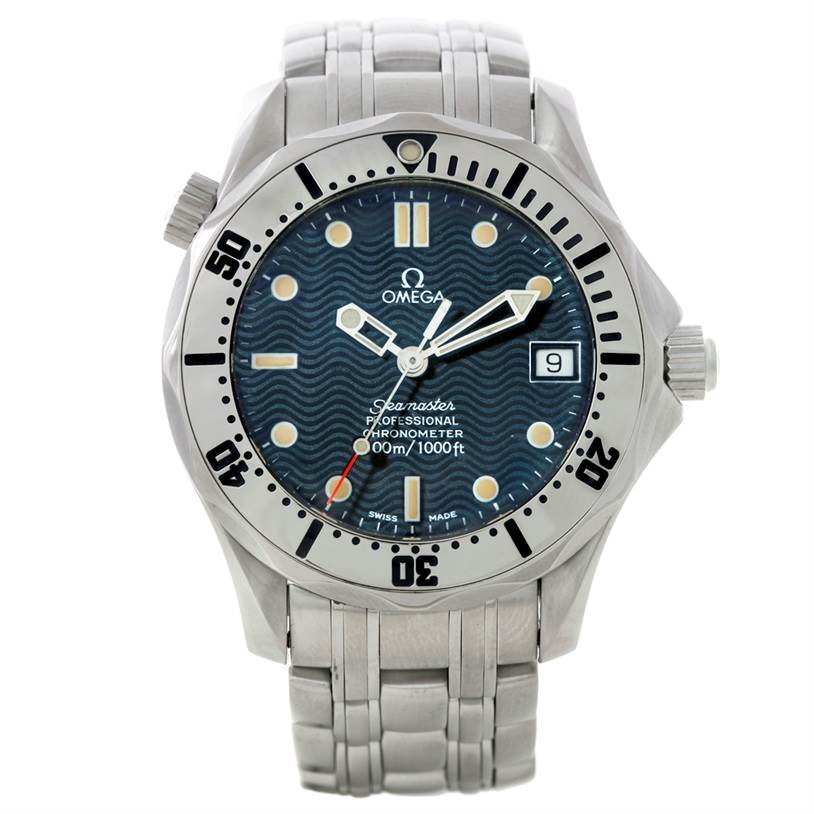 The image shows an Omega Seamaster 2552.80.00 Men
s Stainless Steel Blue Dial 2552.80.00 Men
s Stainless Steel Blue Dial watch from a frontal angle displaying its dial, bezel, and stainless steel bracelet.