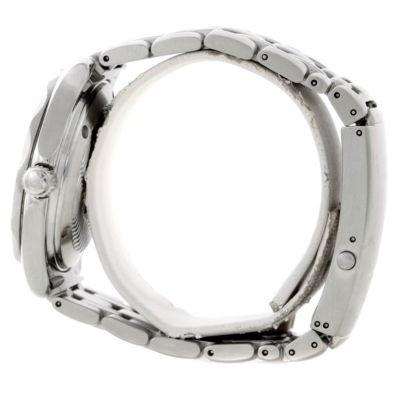 This image shows a side view of the Omega Seamaster 2551.80.00 Men
s Stainless Steel Blue Dial 2551.80.00 Men
s Stainless Steel Blue Dial watch, highlighting its metal case, crown, and bracelet links.