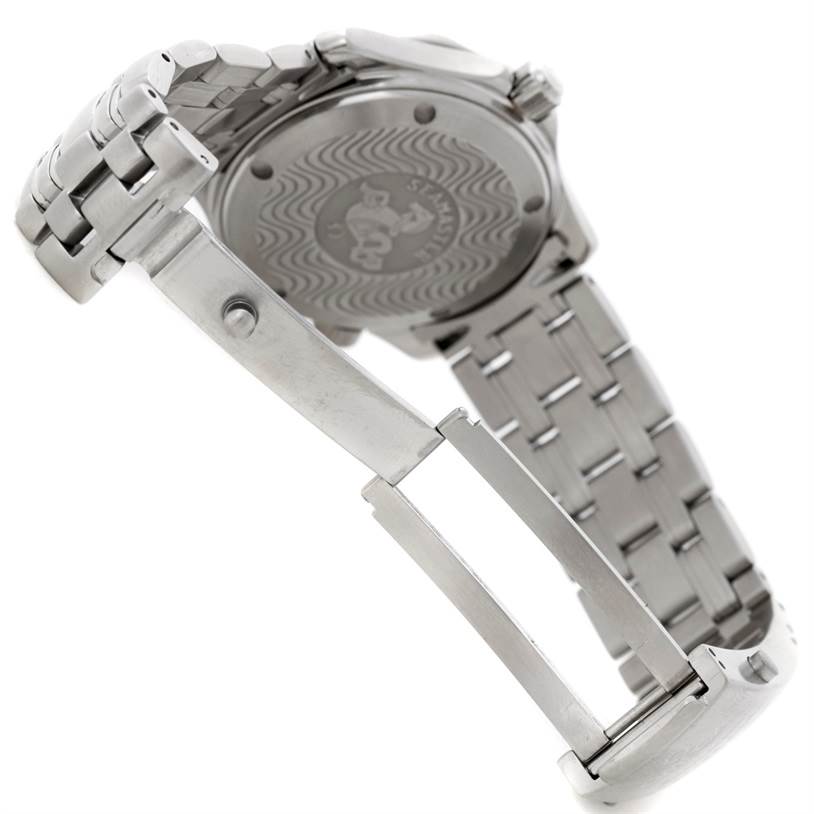 The image shows the back case and metal bracelet of an Omega Seamaster 2551.80.00 Men
s Stainless Steel Blue Dial 2551.80.00 Men
s Stainless Steel Blue Dial watch.