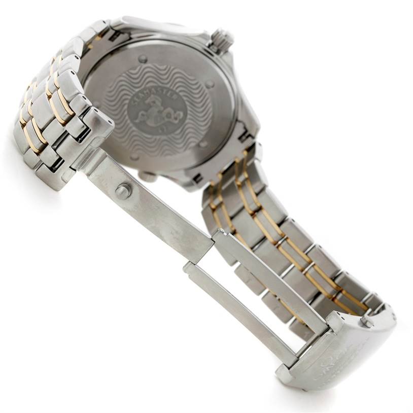 The image shows the back, bracelet, and open clasp of an Omega Seamaster 2455.50.00 Men
s Stainless Steel Black Dial 2455.50.00 Men
s Stainless Steel Black Dial watch, highlighting the case back design and metal links.