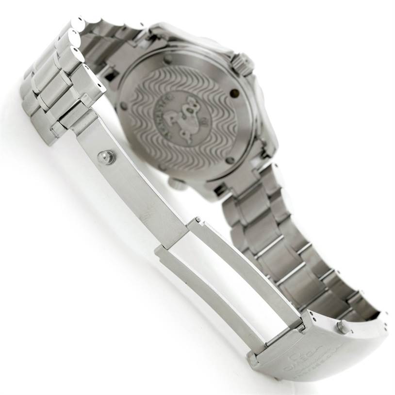 The image shows the back view and clasp of an Omega Seamaster 2252.50.00 Men
s Stainless Steel Black Dial 2252.50.00 Men
s Stainless Steel Black Dial watch, highlighting the bracelet and case back.