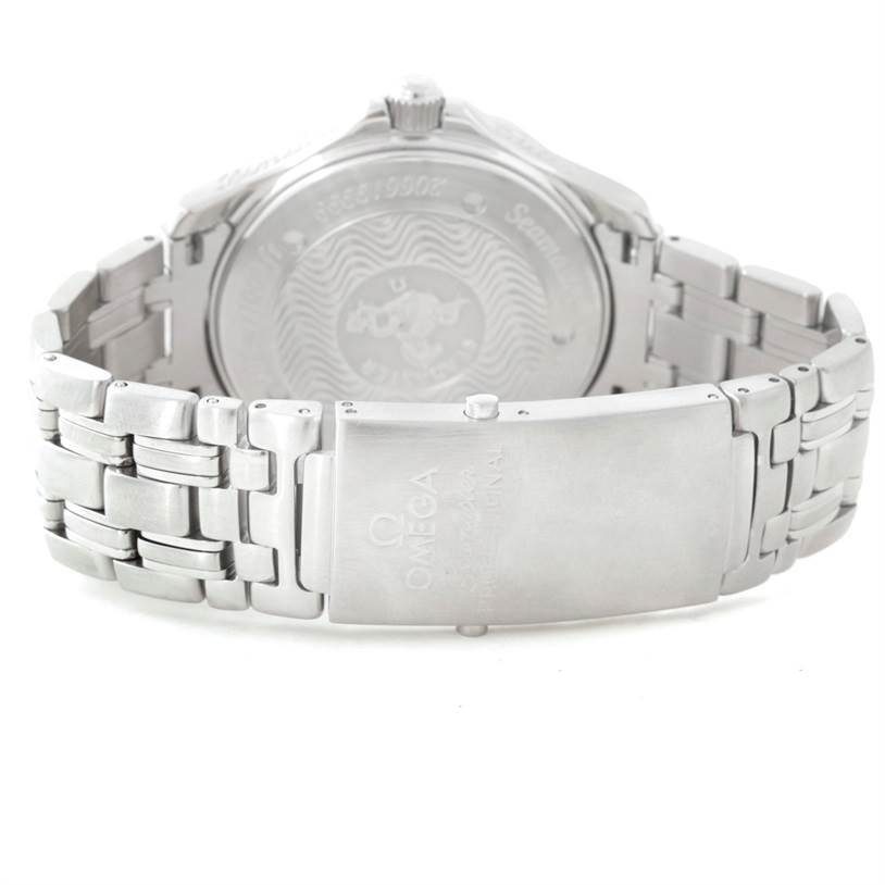 The image shows the back angle of an Omega Seamaster 2533.50.00 Men
s Stainless Steel Black Dial 2533.50.00 Men
s Stainless Steel Black Dial watch, highlighting the bracelet and clasp.