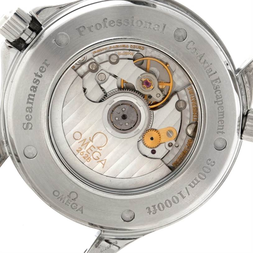 This image shows the back view of an Omega Seamaster 2535.80.00 Men
s Stainless Steel Blue Dial 2535.80.00 Men
s Stainless Steel Blue Dial watch, revealing its internal mechanical movements and engravings.