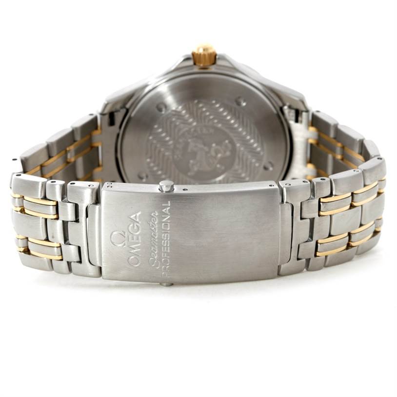 The image shows the back case and bracelet clasp of an Omega Seamaster 2332.80.00 Men
s Stainless Steel Blue Dial 2332.80.00 Men
s Stainless Steel Blue Dial watch, featuring the engraved logo and two-tone metal links.