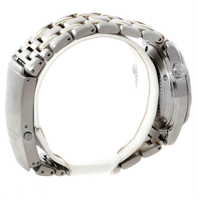 The image shows the side view of an Omega Seamaster Men
s Stainless Steel Blue Dial Men
s Stainless Steel Blue Dial watch, focusing on the stainless steel bracelet and clasp.