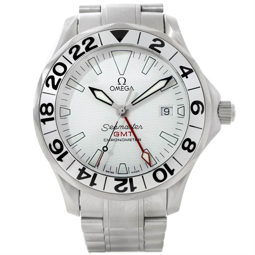 This image shows a front view of the Omega Seamaster 2538.20.00 Men
s Stainless Steel White Dial 2538.20.00 Men
s Stainless Steel White Dial GMT Chronometer watch, displaying its dial, bezel, and bracelet.