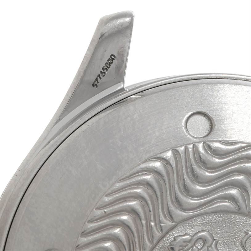 The image shows a close-up of the case back and one lug of an Omega Seamaster 2541.80.00 Men
s Stainless Steel Blue Dial 2541.80.00 Men
s Stainless Steel Blue Dial watch, featuring intricate wave patterns.